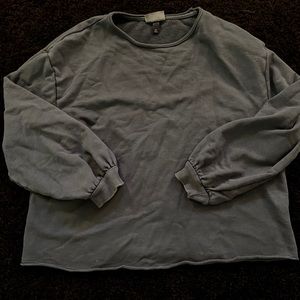 Universal thread crewneck